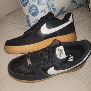 Nike Men’s Low-Top Sneakers in Black, White & Gum